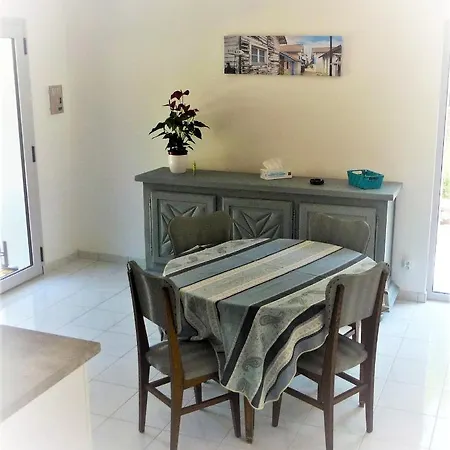 Charmante Maison Avec Jardin A Arcachon, Parfaite Pour 6 Personnes Сasa de vacaciones *
